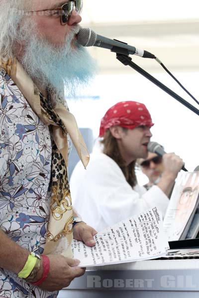 ARIEL PINK'S HAUNTED GRAFFITI AND R. STEVIE MOORE - 2012-05-26 - PARIS - Parc de la Villette - 